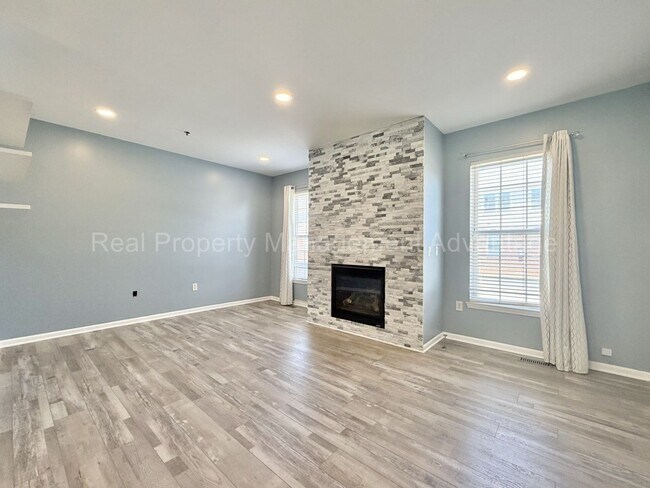 Foto del edificio - Rare and Modern Downtown Southfield Condo with 3 Beds, 2.5 Baths + 2-Car Garage