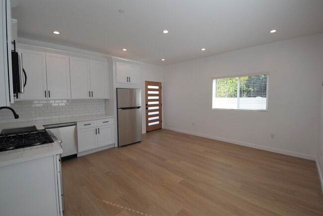 Building Photo - 5915 Fair Ave