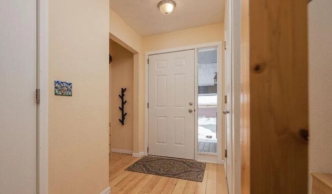 Building Photo - Cozy 3 Bedroom, 2.5 Bath Home in Eagle River