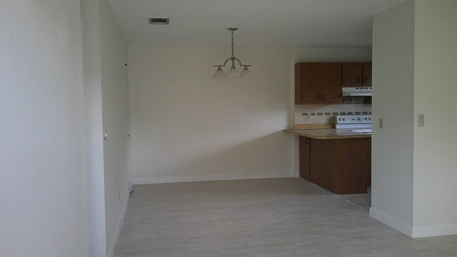 Building Photo - 1350 SE La Haven Ct