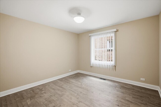 Foto del edificio - 2553 W Summerdale Ave