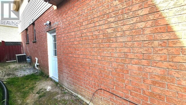 Building Photo - 435 Stonegate Ave