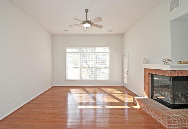 Building Photo - 303 Leeward Walk Ln