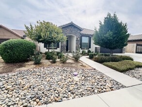 Building Photo - 9223 Oak Garden Ln