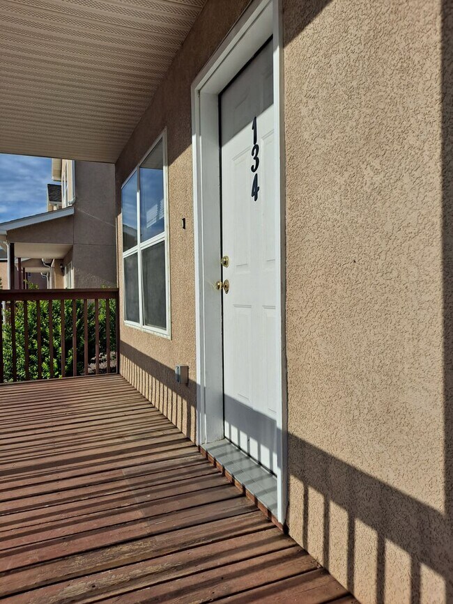 Foto del edificio - ALL PROSPECTIVE TENANTS MUST SUBMIT A $58 ...