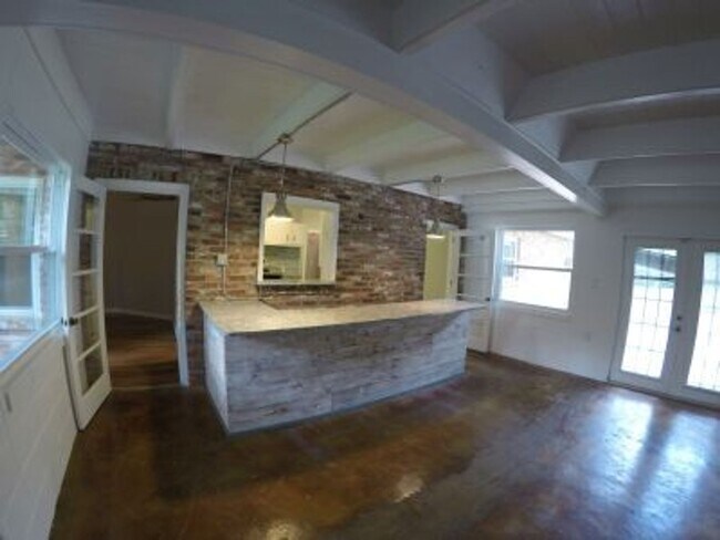Foto del edificio - 1734 Sunset Drive