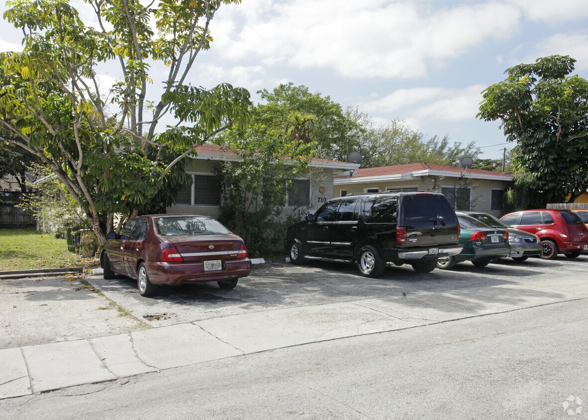 Foto del edificio - 710 NE 122nd St