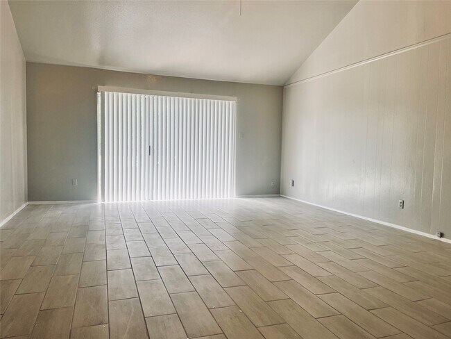 Building Photo - 1815 Westwood Dr