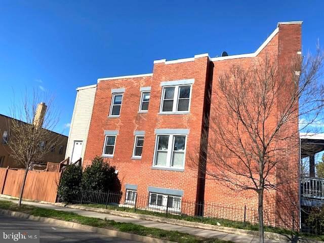Building Photo - 27 Seaton Pl NE