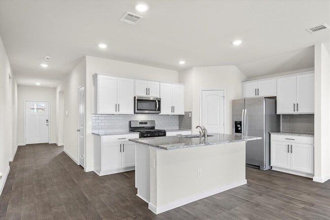 Building Photo - 136 Medinah Ln