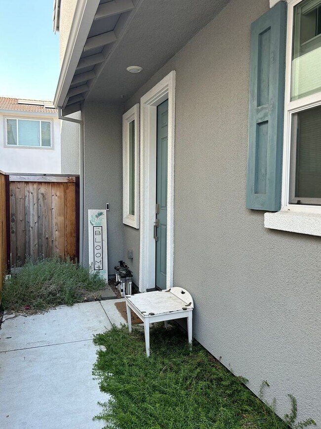 Foto del edificio - 1332 Renewal Ln