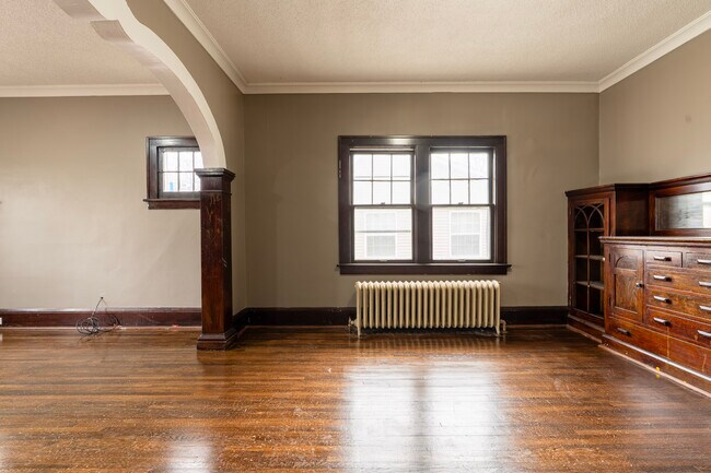 Building Photo - 1917 N Newton Ave