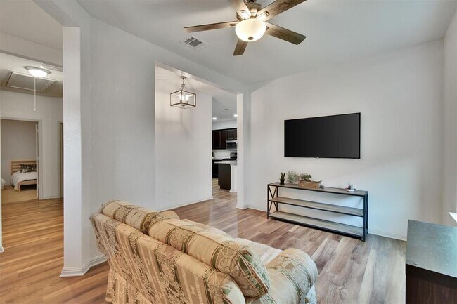 Foto del edificio - 324 Shiner Ln