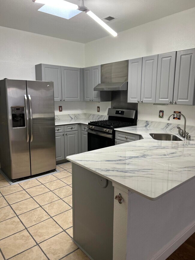 Foto del edificio - 423 Phoenix Ave NW