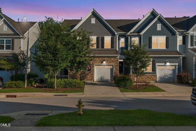 Foto del edificio - 229 Daisy Grove Ln
