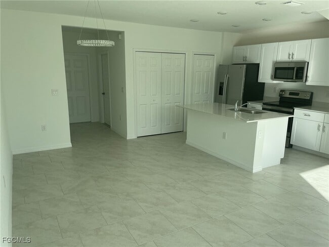 Building Photo - 14200 Oviedo Pl