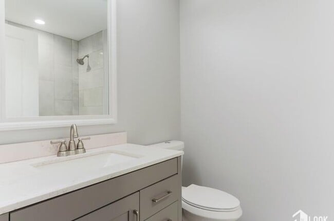 Foto del edificio - 2507 Lillian Ln