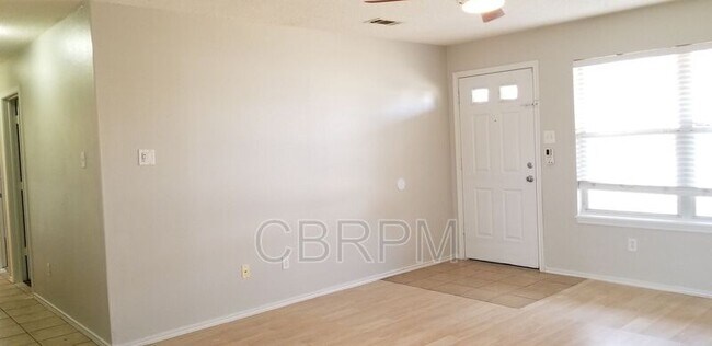 Foto del edificio - 3011 Bates St