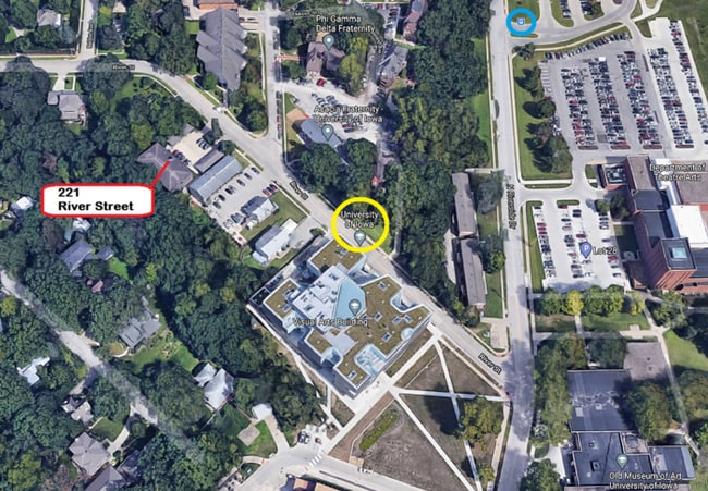 Building Photo - $1,500 | 2 Bedroom, 1 Bathroom | 1st Floor...