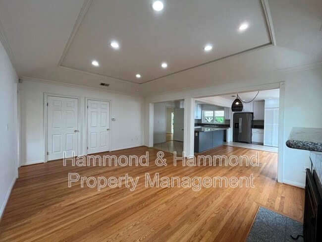 Foto del edificio - 4316 Greenbush Ave