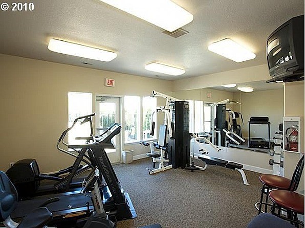 Fitness center - 15058 NW Central Dr