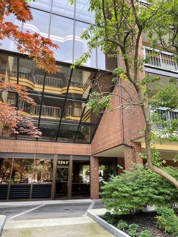 Foto principal - 1265 Beacon St