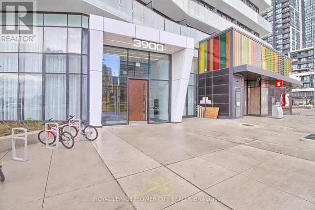 Photo du bâtiment - 3900 Confederation Pkwy