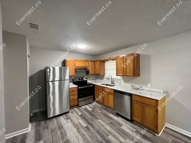Building Photo - 6105 Santa Monica Dr