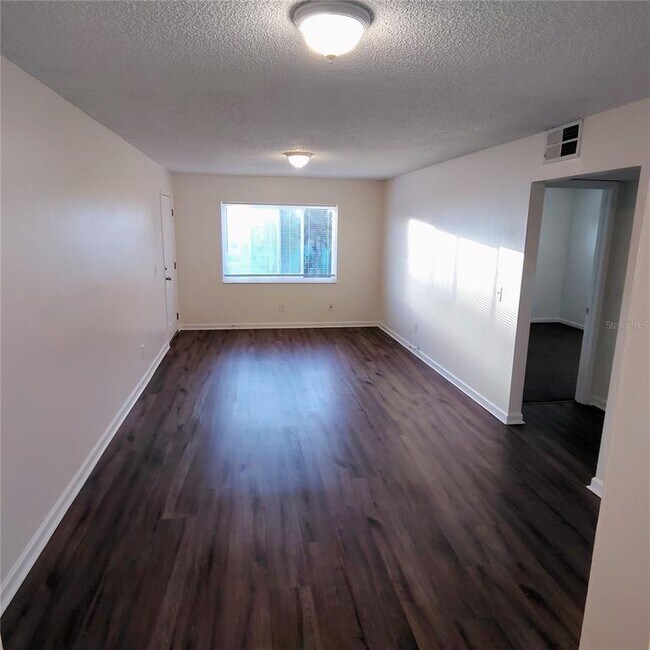 Foto del edificio - 2820 Dupont St S