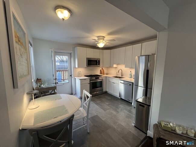 Foto del edificio - 58 Annawon Ave