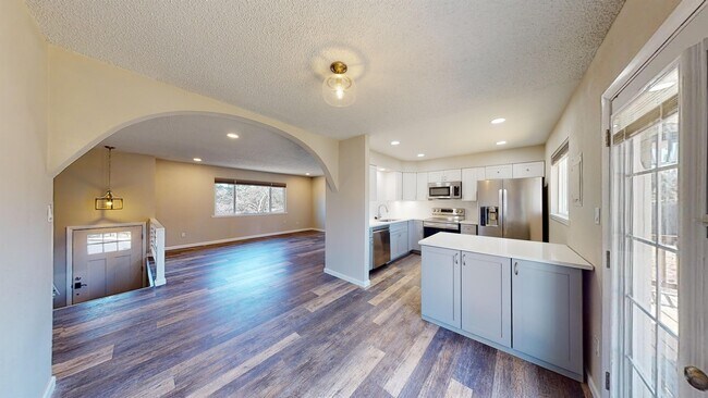 Building Photo - 2275 Montebello Dr W