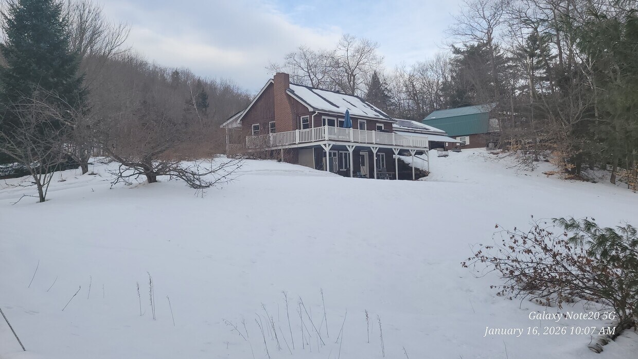 Foto del edificio - 247 Canton Rd