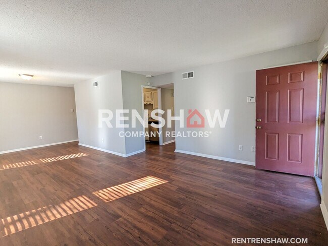 Foto del edificio - Newly Renovated - 3 bed / 2 bath - Move In...