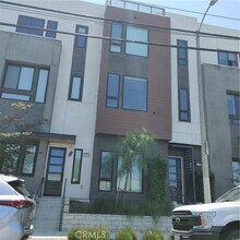 Building Photo - 275 W 8th St