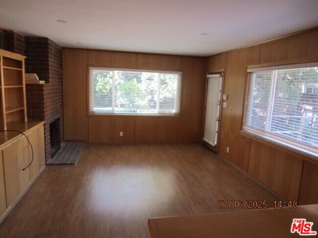 Foto del edificio - 12715 Hartland St