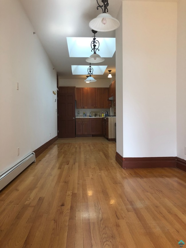 Foto del edificio - 36 Driggs Ave