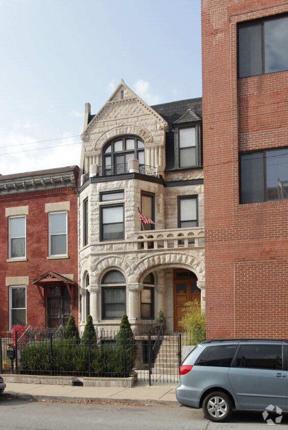 Building Photo - 3306 S Indiana Ave