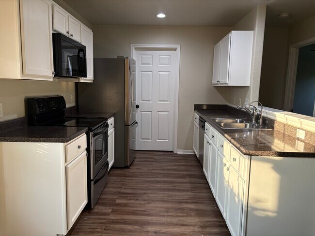 Foto del edificio - 711 Jorgette Dr