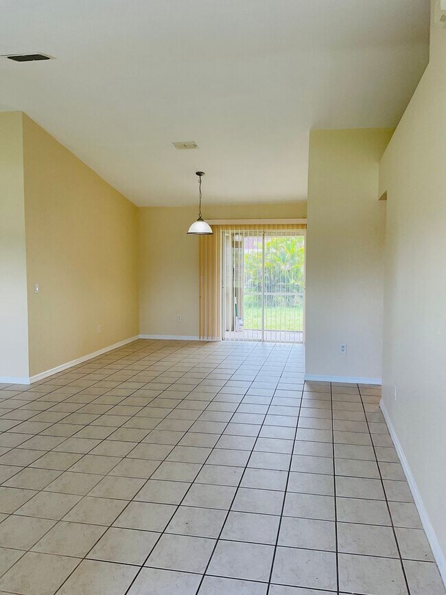 Foto del edificio - Newly Available Move in Ready 3/2!!