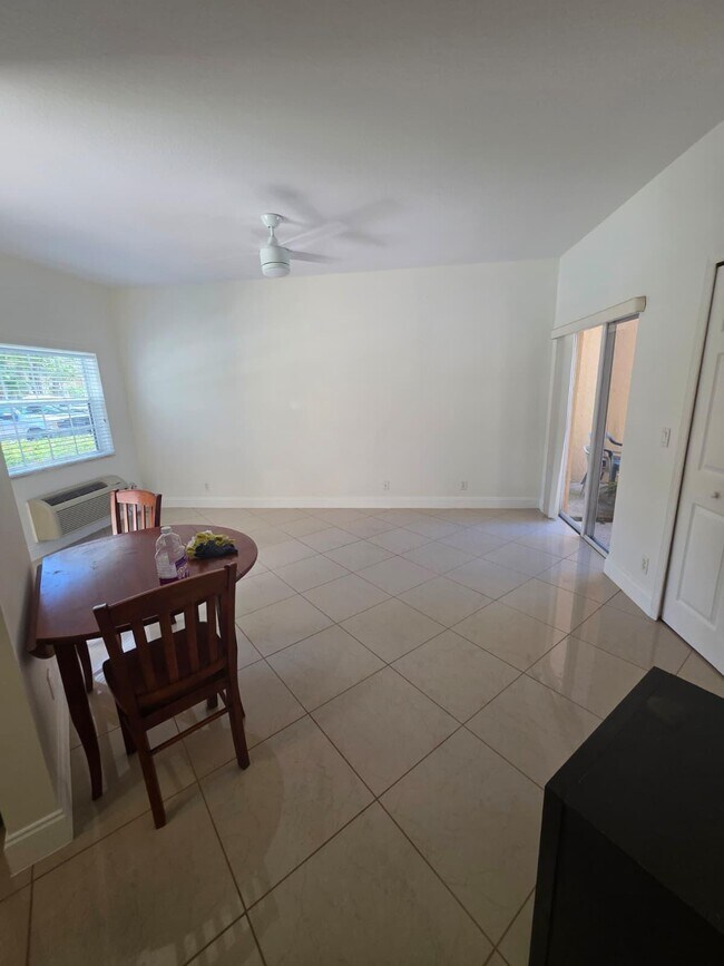 Foto del edificio - 8262 Mulligan Cir