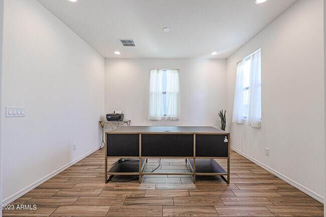 Building Photo - 7424 S 32nd Dr