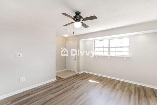 Foto del edificio - 2215 E Mitchell St