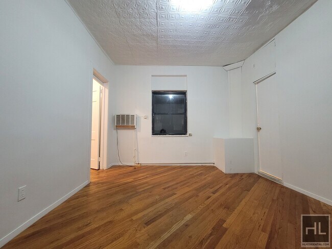 Foto del edificio - Spacious 1 Bedroom in East Harlem