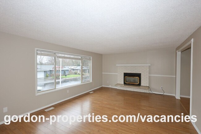 Foto del edificio - NE 22nd Ct - Gresham 4 bedroom split level home