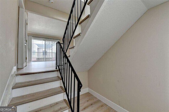 Foto del edificio - 3301 Henderson Mill Rd