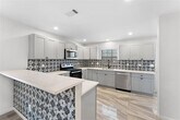 Foto principal - 801 Peters Colony
