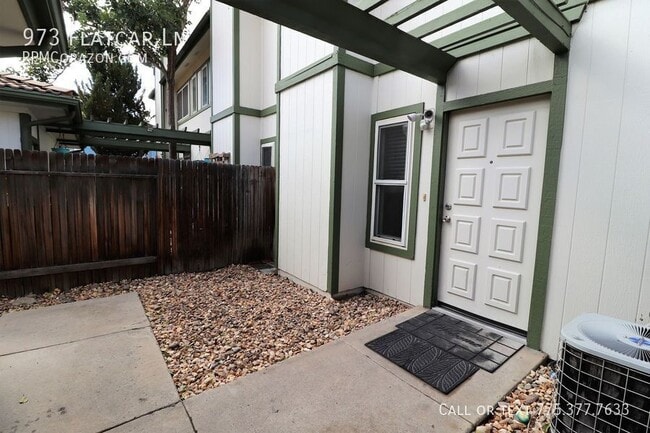 Foto del edificio - 973 Flatcar Ln