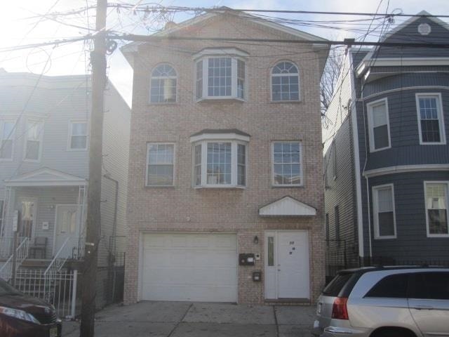 Foto principal - 99 Bidwell Ave