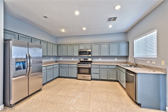 Foto del edificio - 5555 W Sun Temple Ave