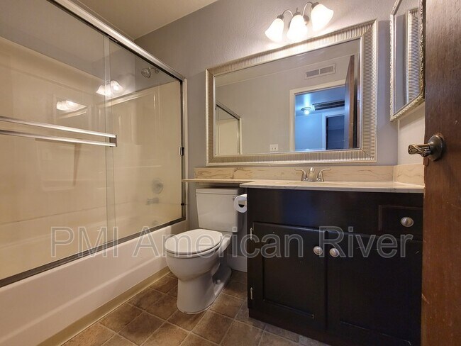 Foto del edificio - 1084 Clinton Rd